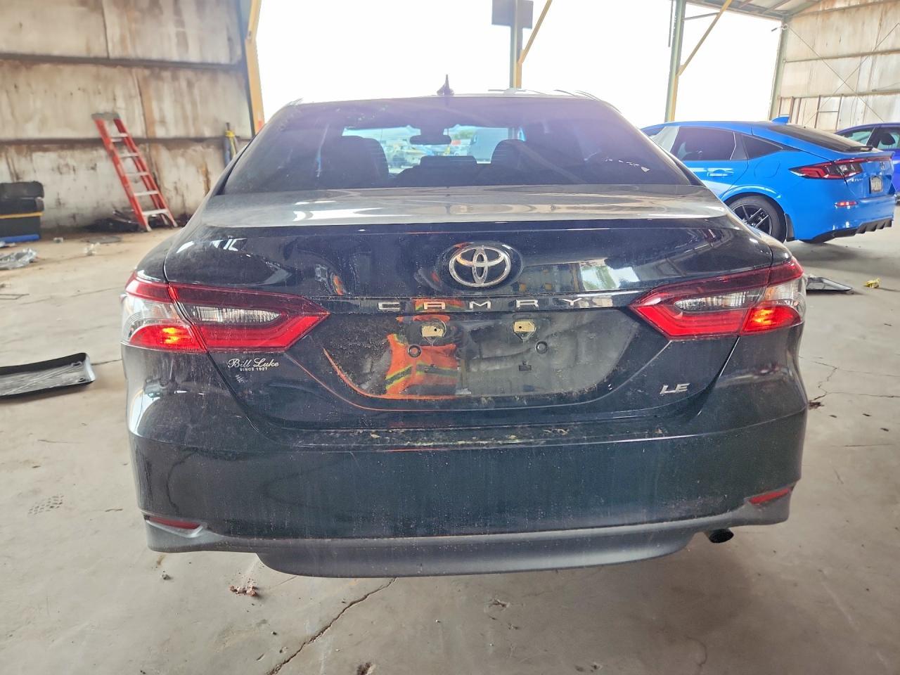2022 Toyota Camry Le - Фото 6