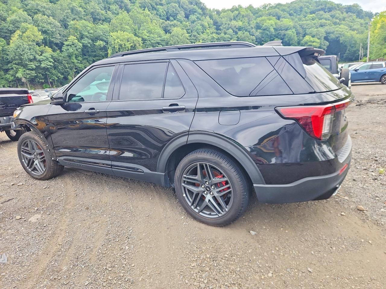 2025 Ford Explorer S - Фото 2
