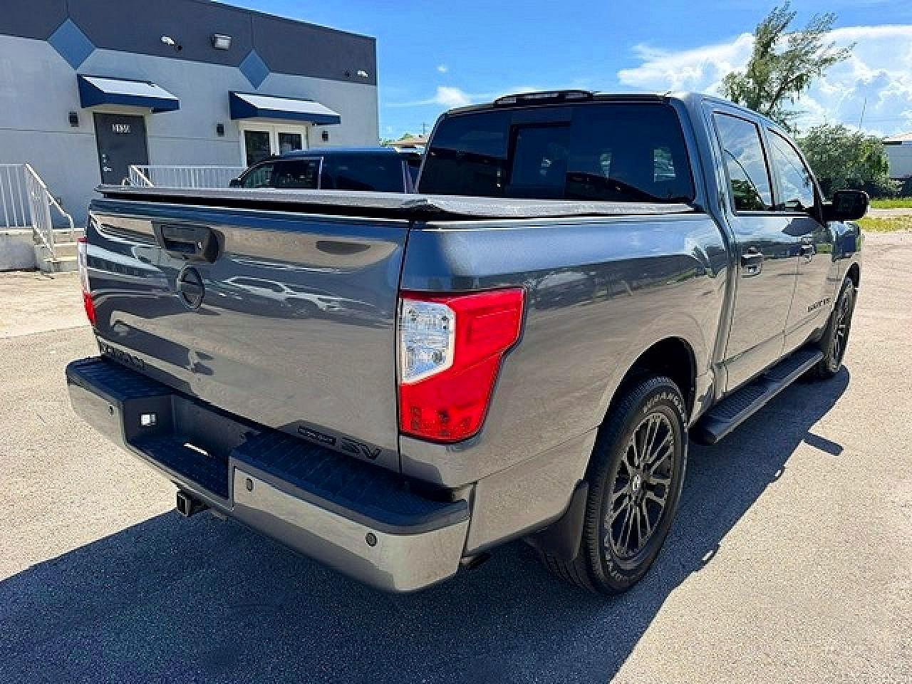 2019 Nissan Titan Sv - Image 3