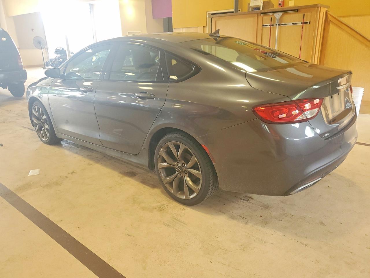 2015 Chrysler 200 S - Фото 2