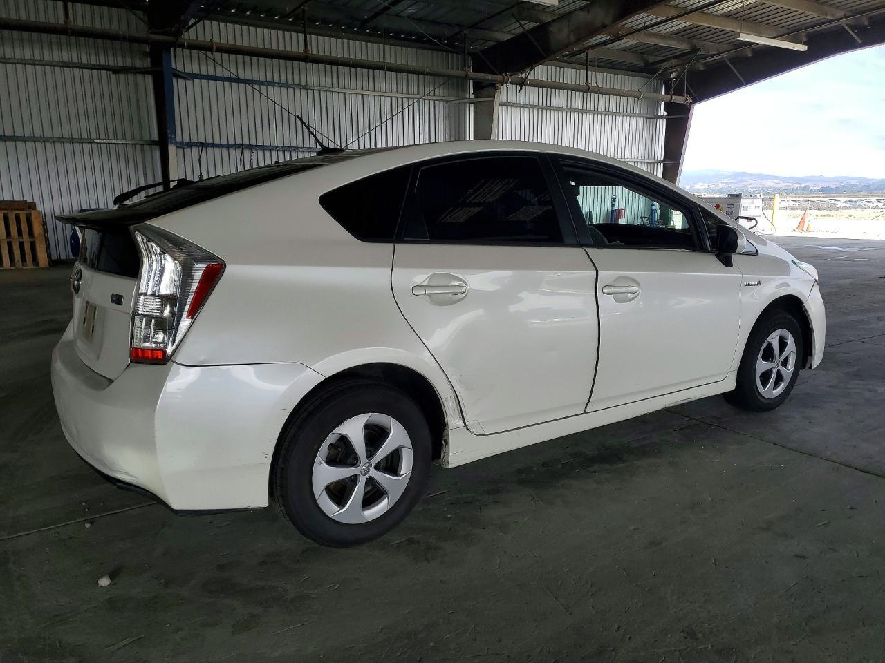 2011 Toyota Prius Three - Фото 3