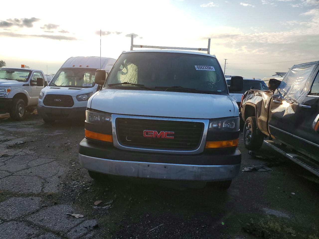 2015 GMC Savana 2500 Cargo Delivery Van - Фото 5