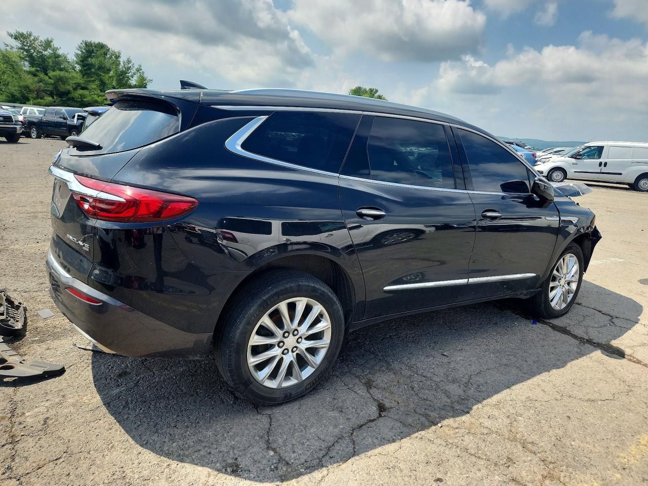 2019 Buick Enclave Essence - Image 3