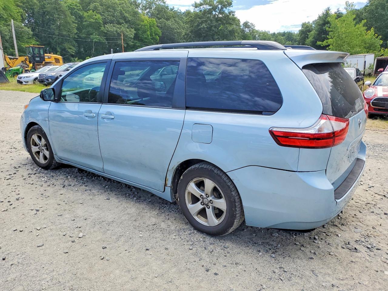 2015 Toyota Sienna Le - Фото 2