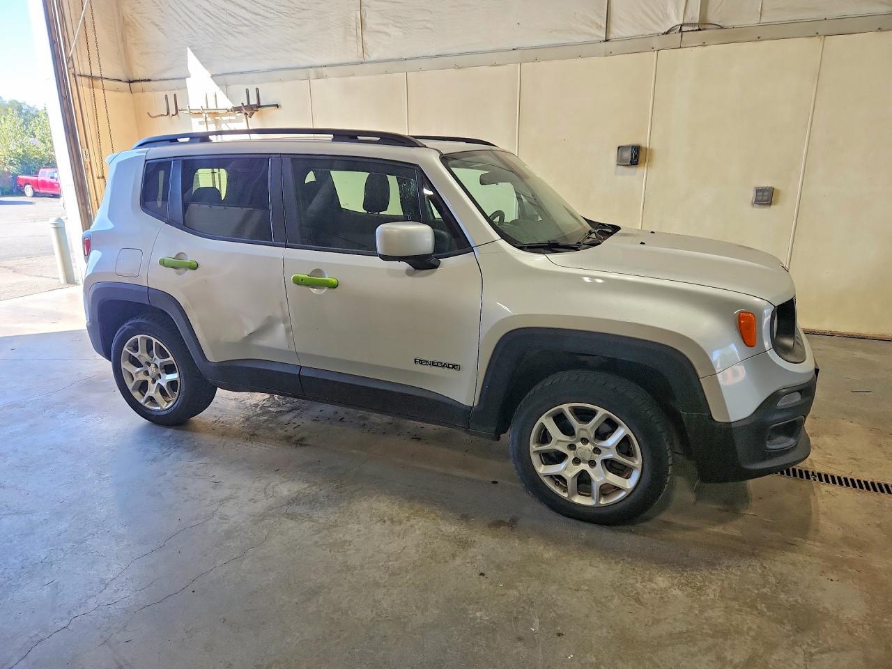 2015 Jeep Renegade Latitude - Image 4