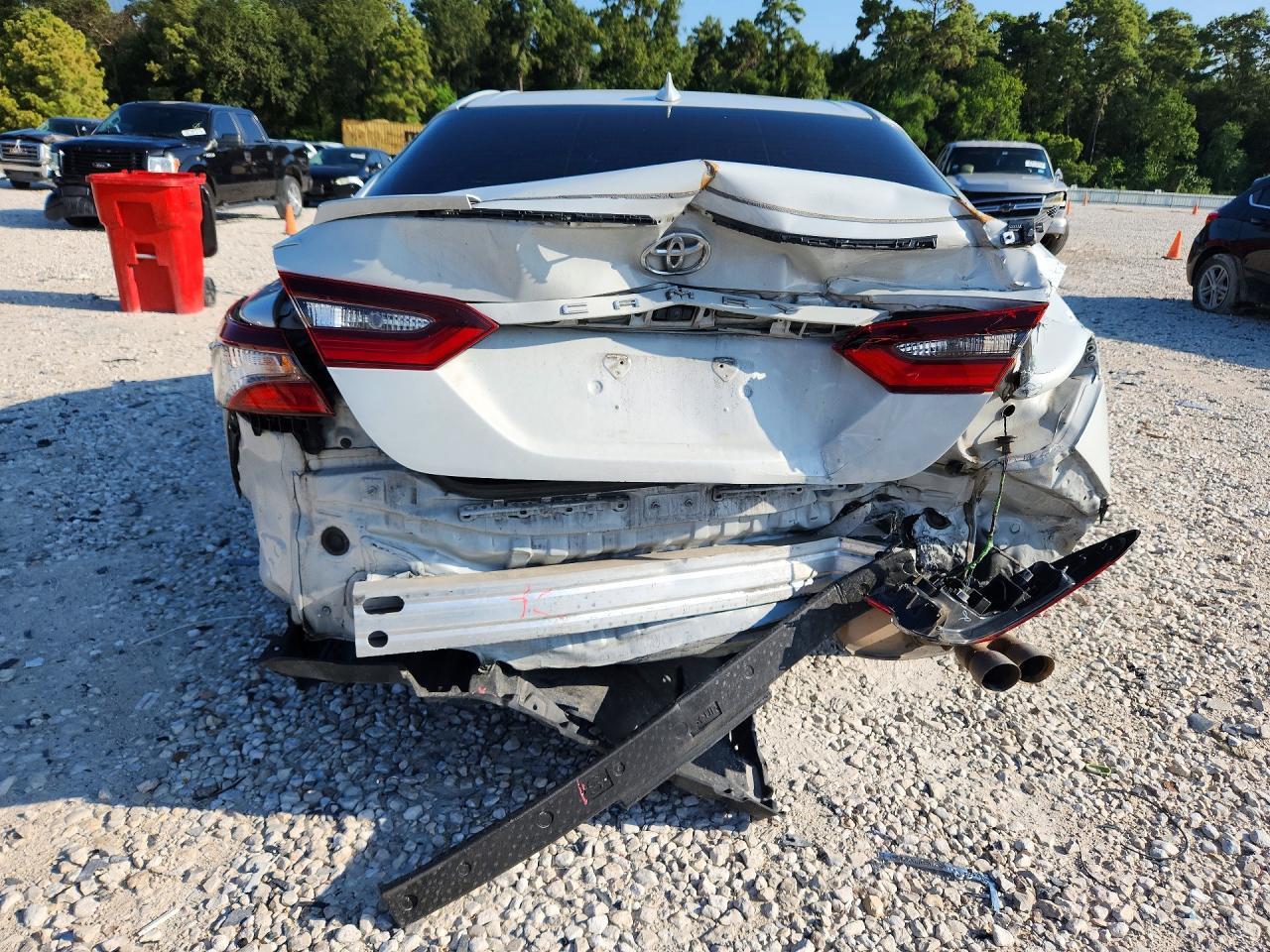 2022 Toyota Camry Se - Image 6