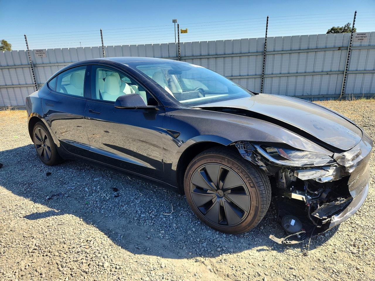 2025 Tesla Model 3 - Фото 4