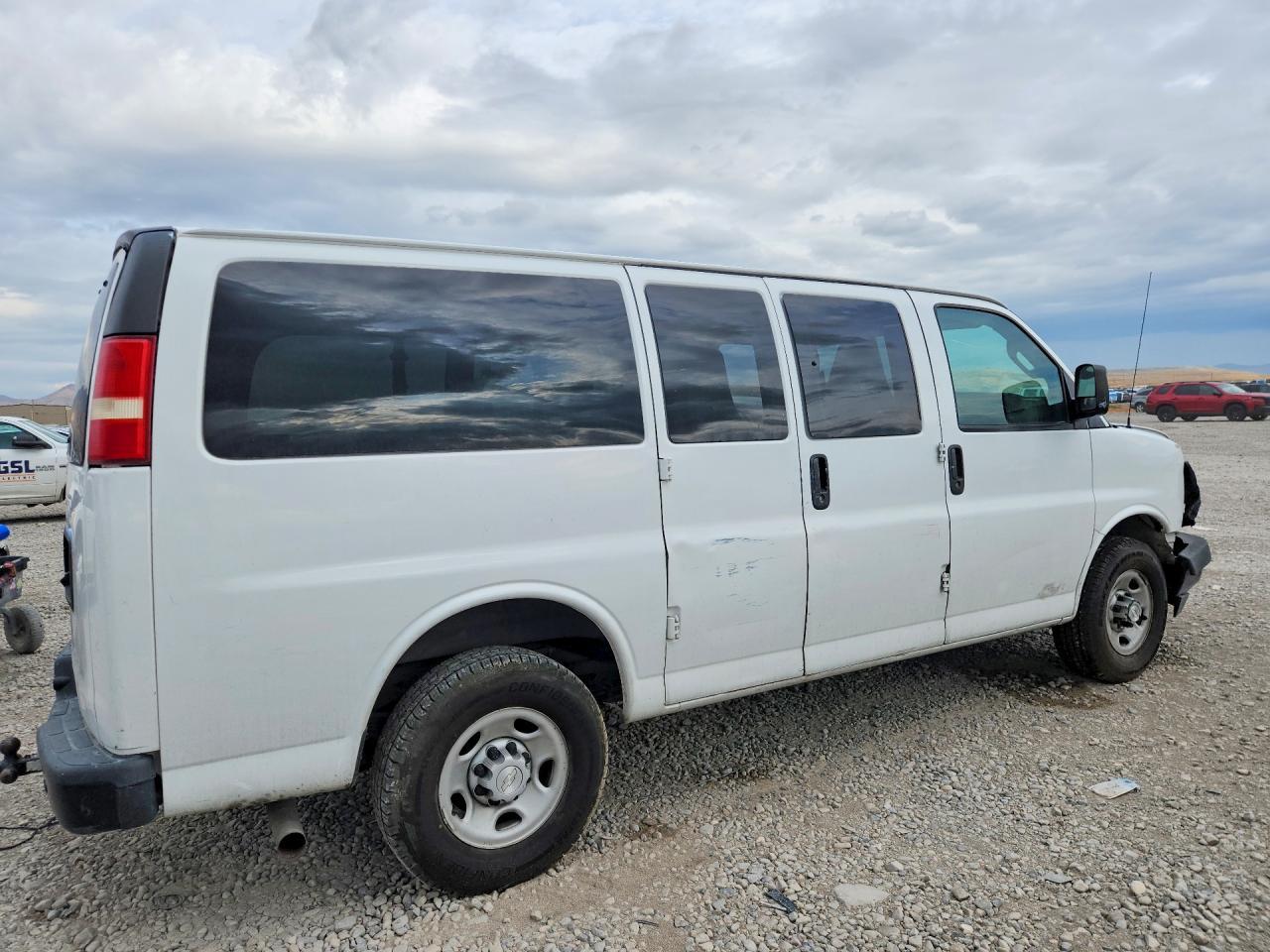 2017 Chevrolet Exp G3500 - Фото 3
