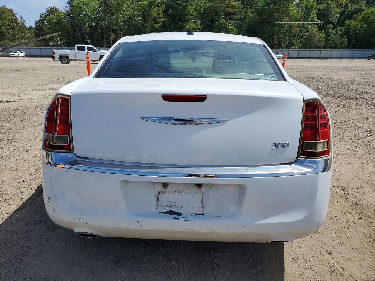 2014 Chrysler 300 - Image 6