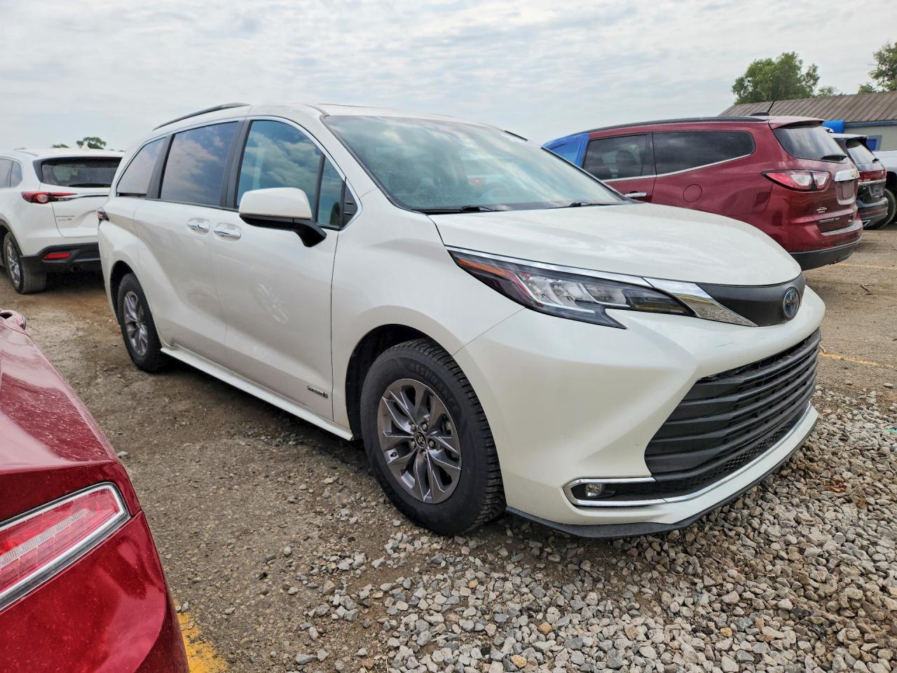 2021 Toyota Sienna Xle - Фото 4