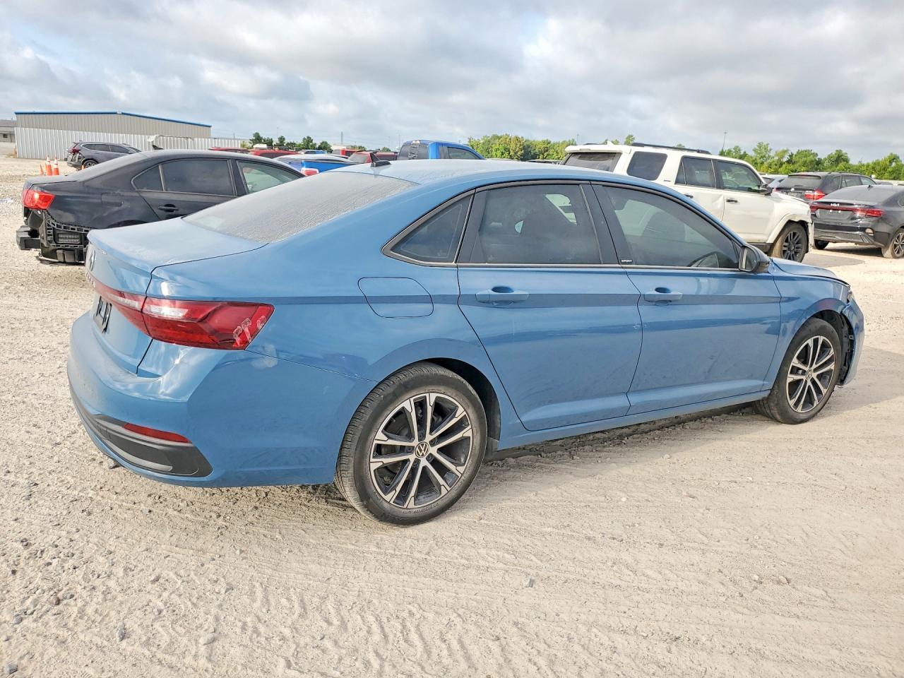 2025 Volkswagen Jetta Sport - Фото 3