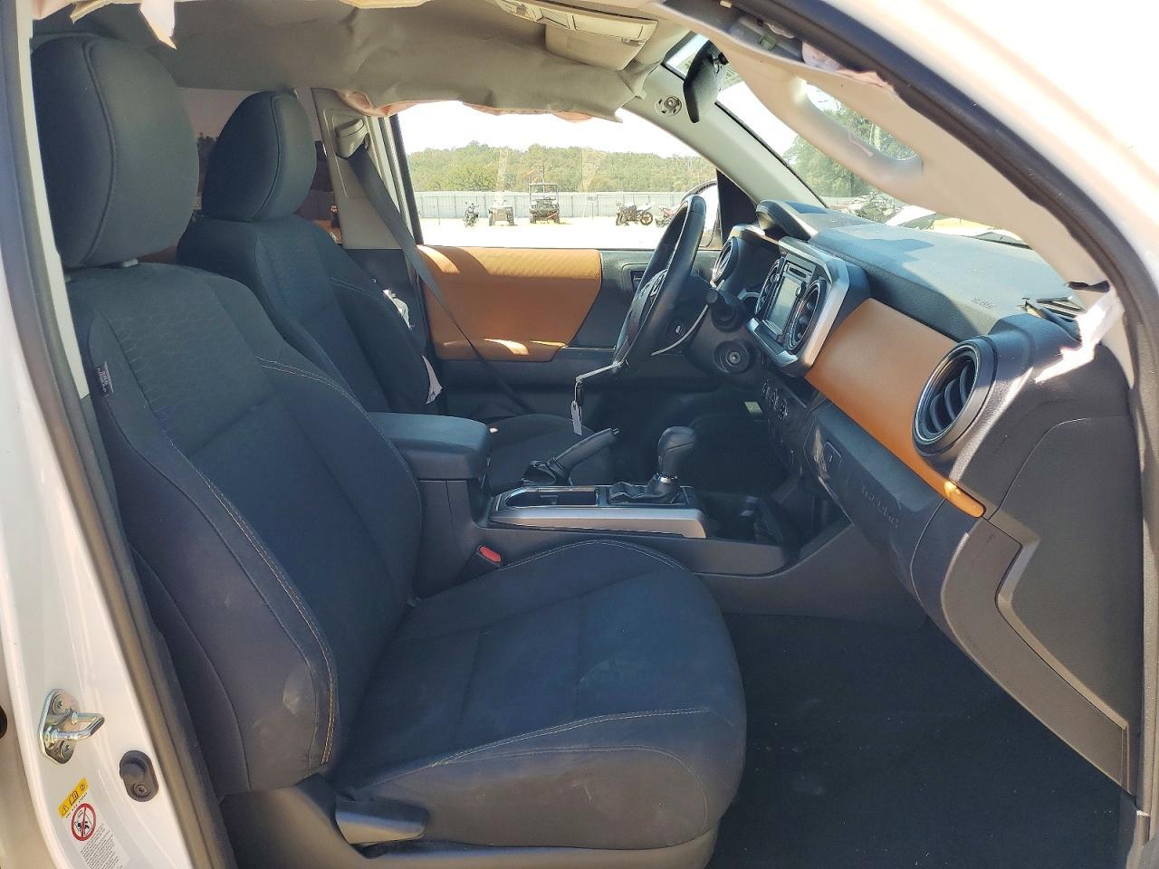 2018 Toyota Tacoma Sr5 - Image 7