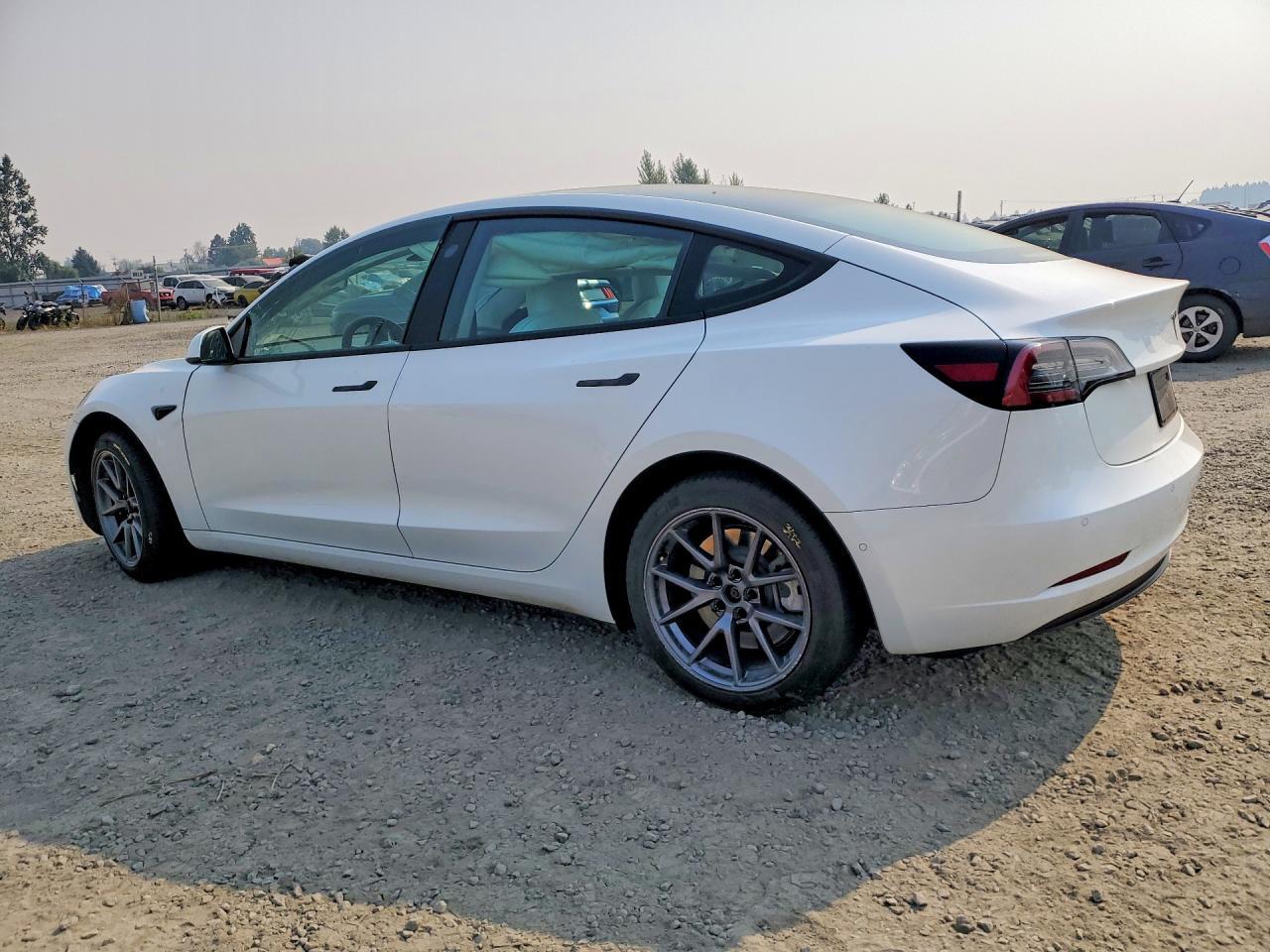 2022 Tesla Model 3 - Фото 2
