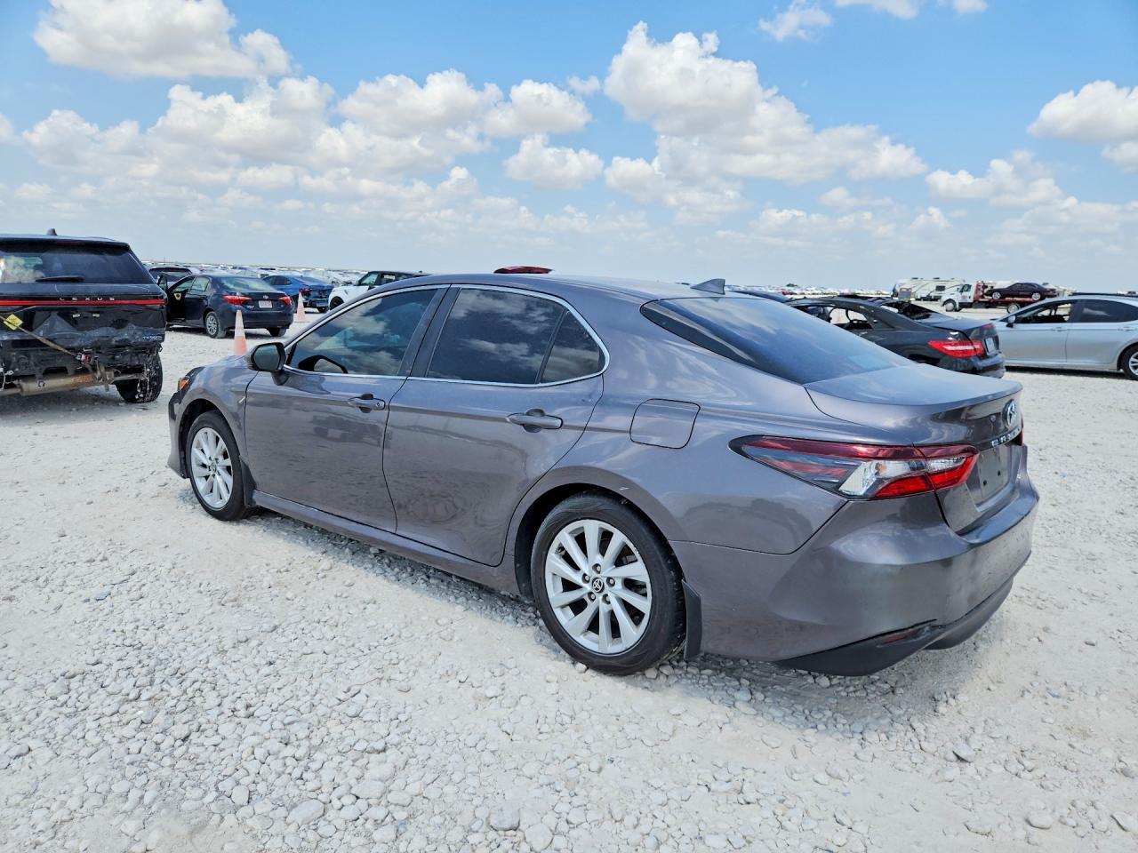 2024 Toyota Camry Le - Фото 2