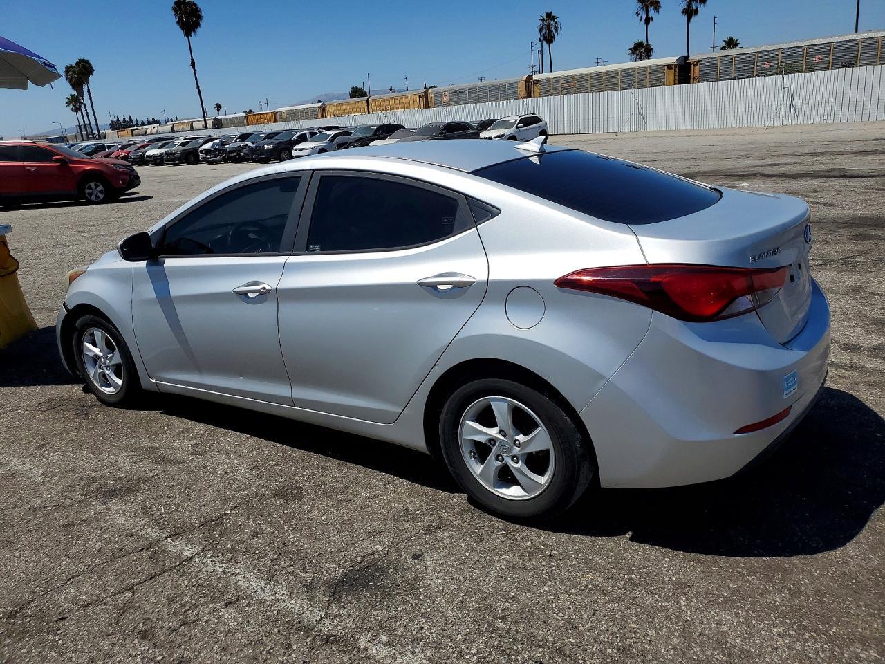 2015 Hyundai Elantra Se - Image 2