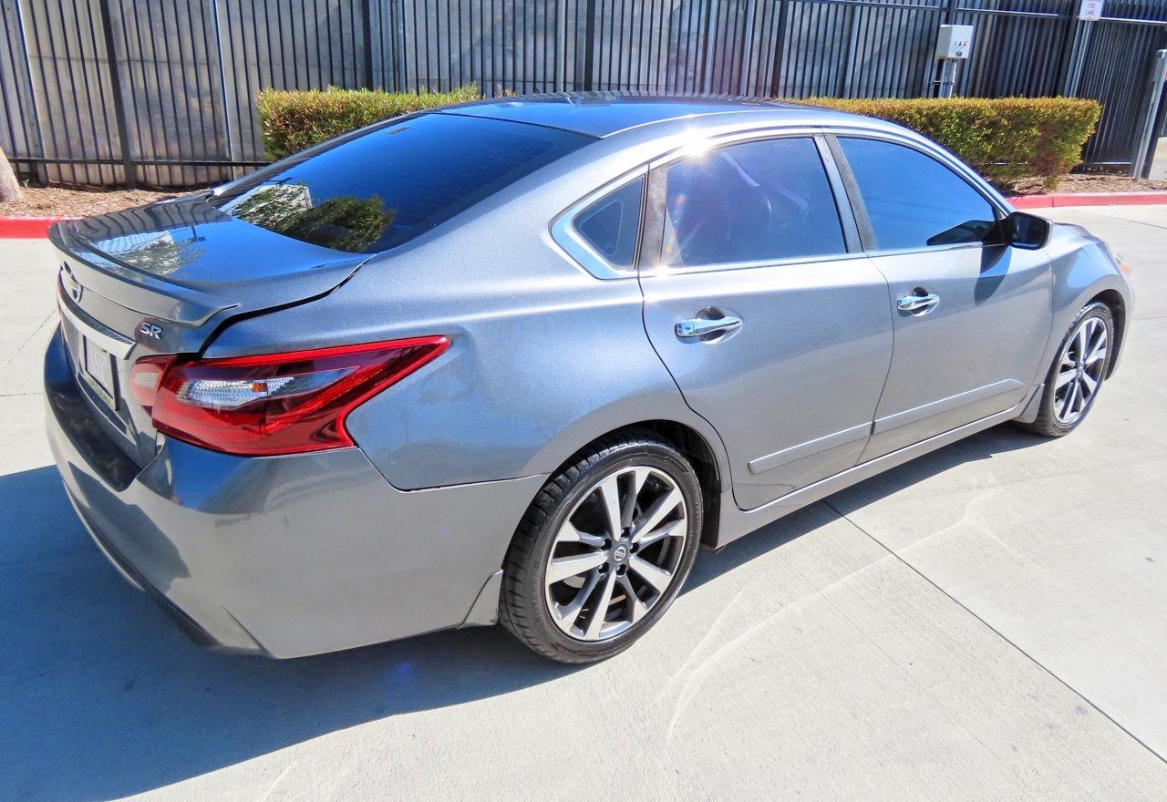 2017 Nissan Altima 2.5 Sr - Image 4