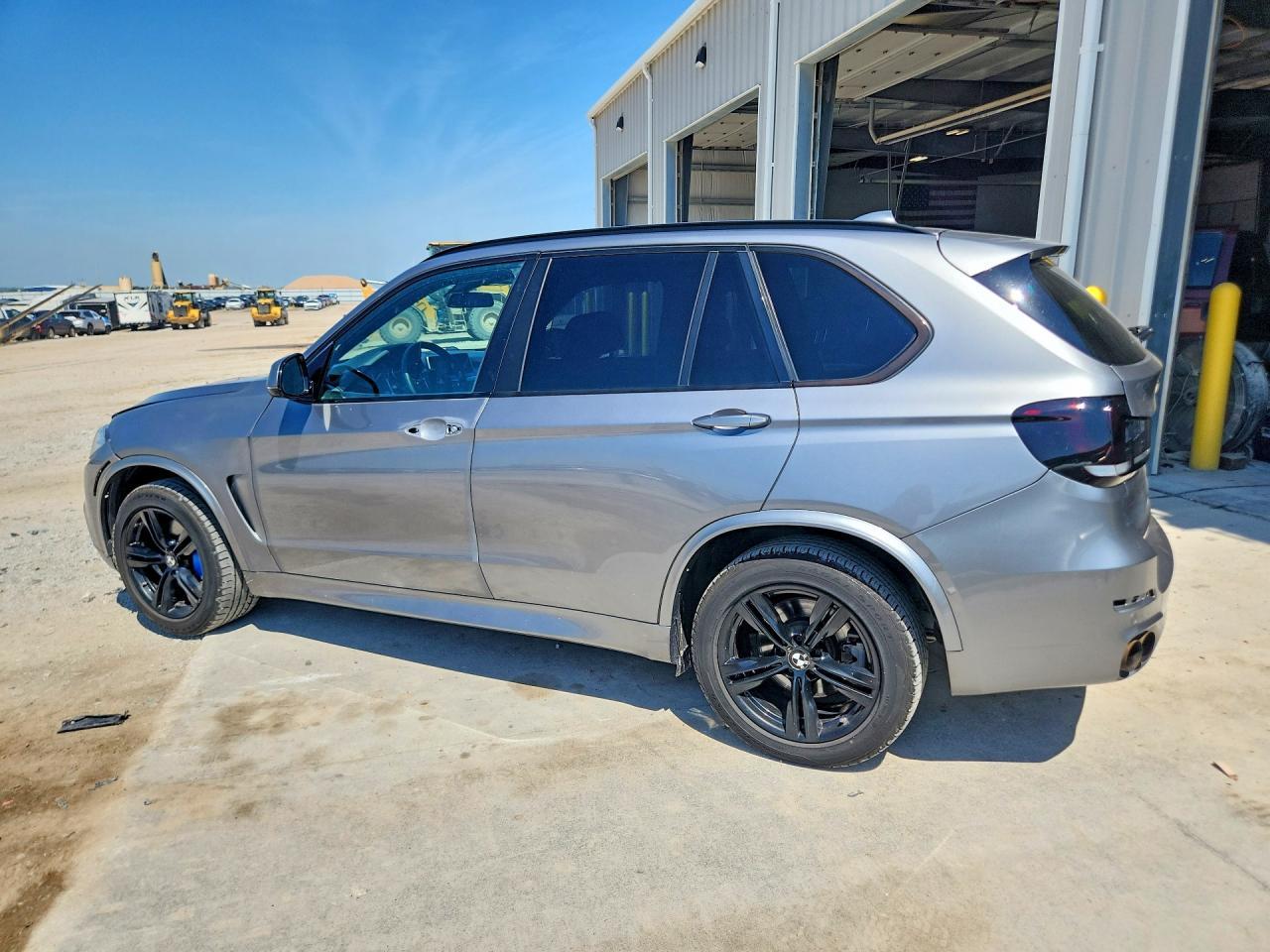 2016 BMW X5 xDrive50I - Фото 2
