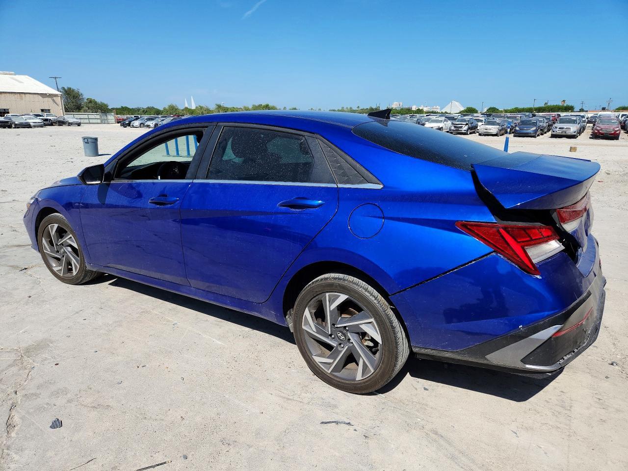 2024 Hyundai Elantra Sel - Image 2