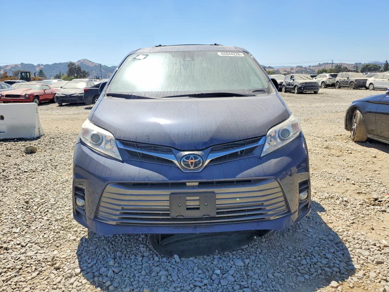 2018 Toyota Sienna Xle 8-Passenger - Фото 5