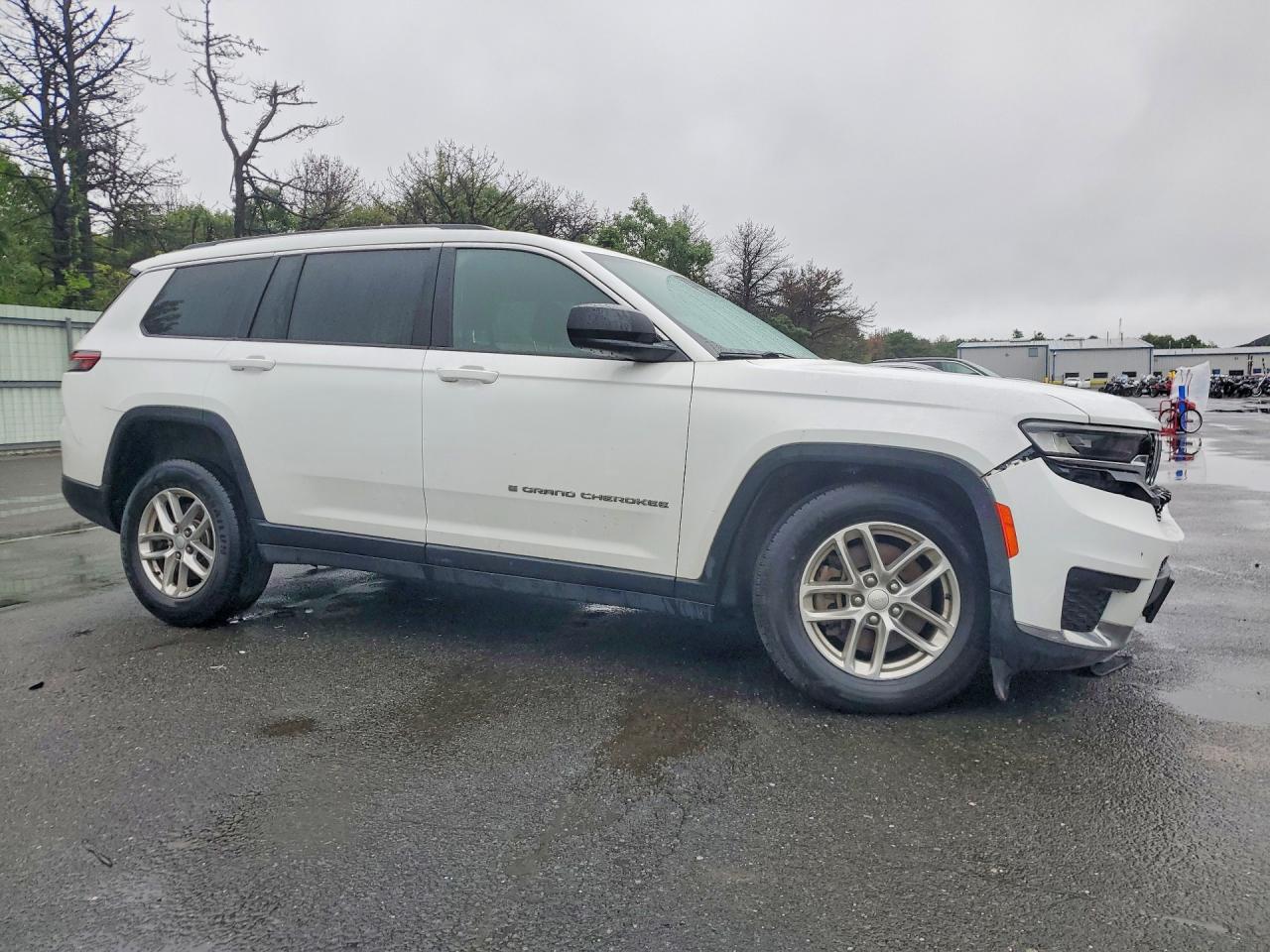 2021 Jeep Grand Cherokee L Laredo - Image 4