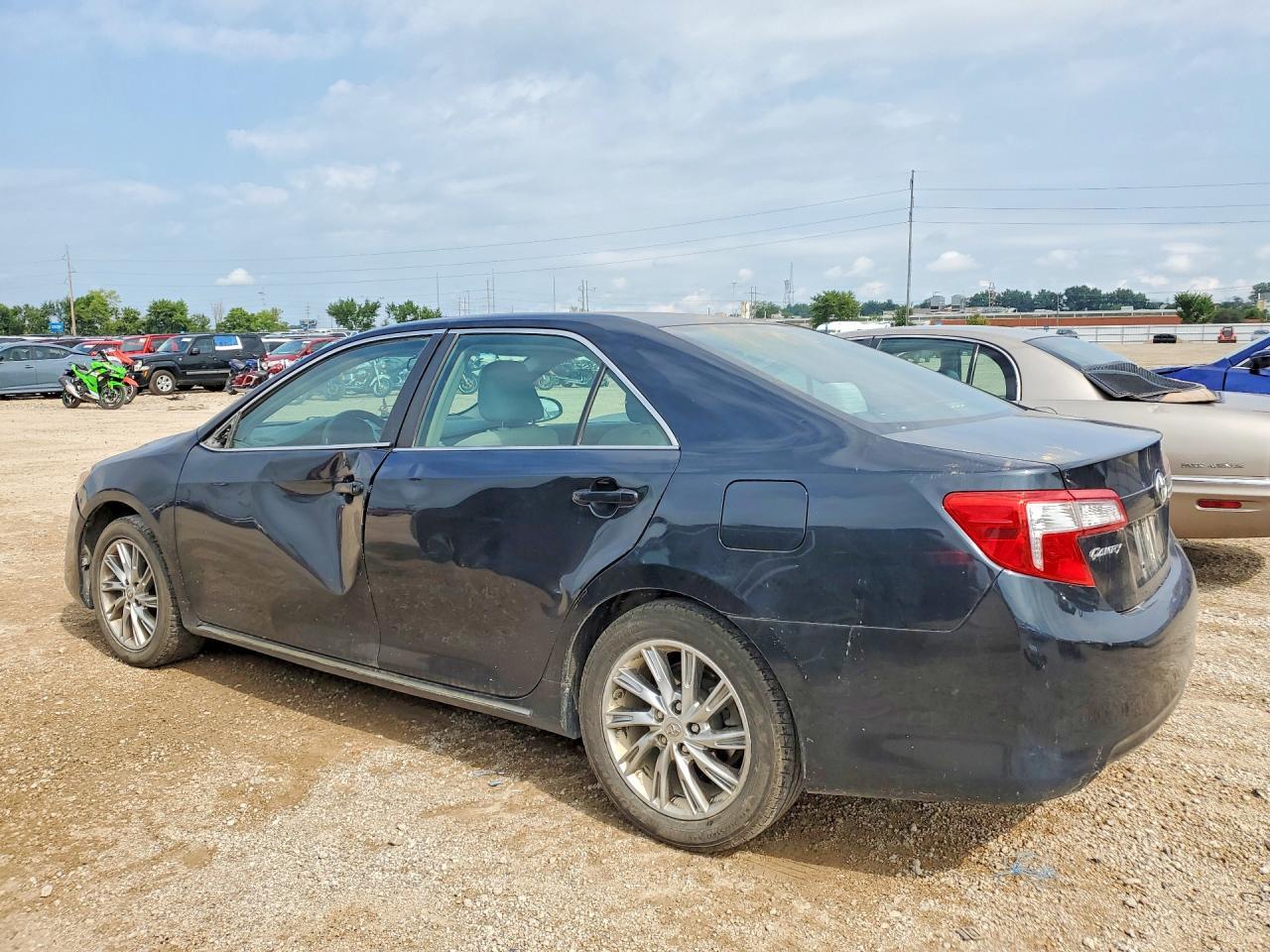 2012 Toyota Camry Le - Фото 2