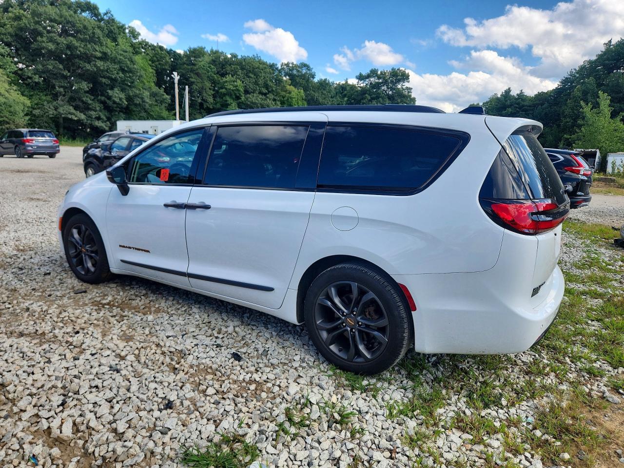 2024 Chrysler Pacifica Touring L - Фото 2