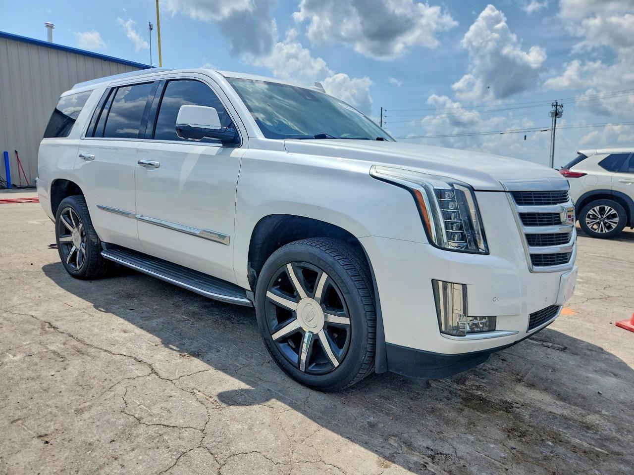 2016 Cadillac Escalade Luxury - Image 4
