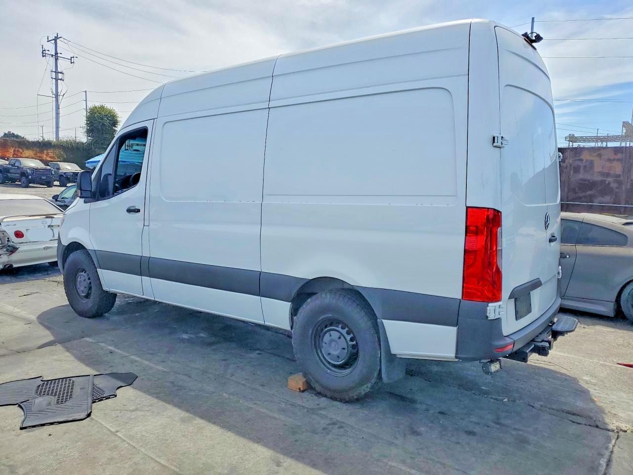 2024 Mercedes-Benz Sprinter 2500 Delivery Van - Фото 2