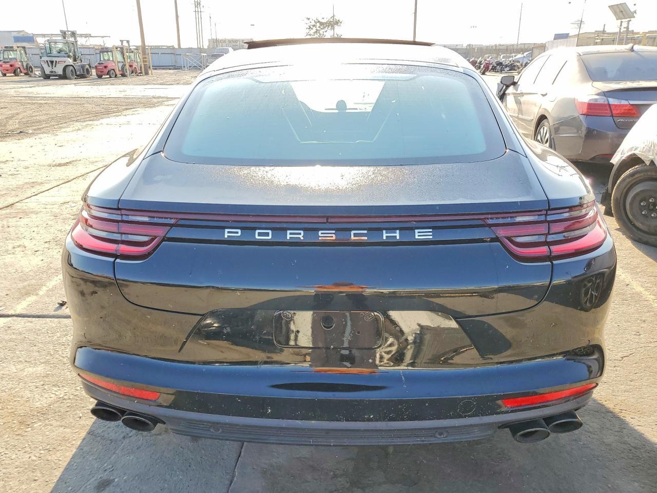 2018 Porsche Panamera 4 - Фото 6