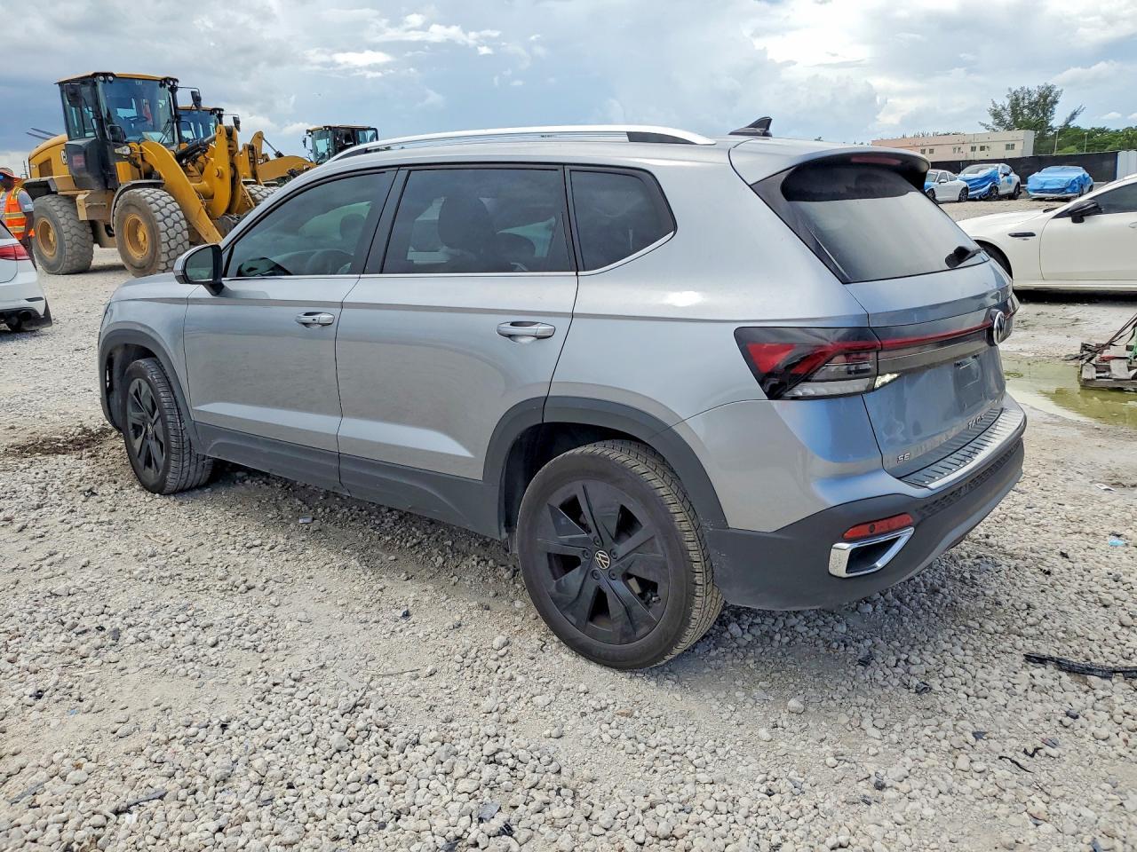 2025 Volkswagen Taos Se - Фото 2