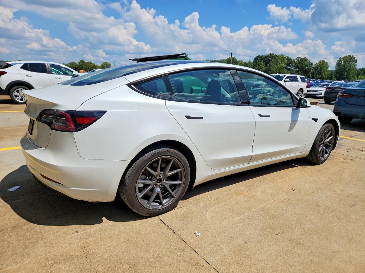 2023 Tesla Model 3 - Фото 3