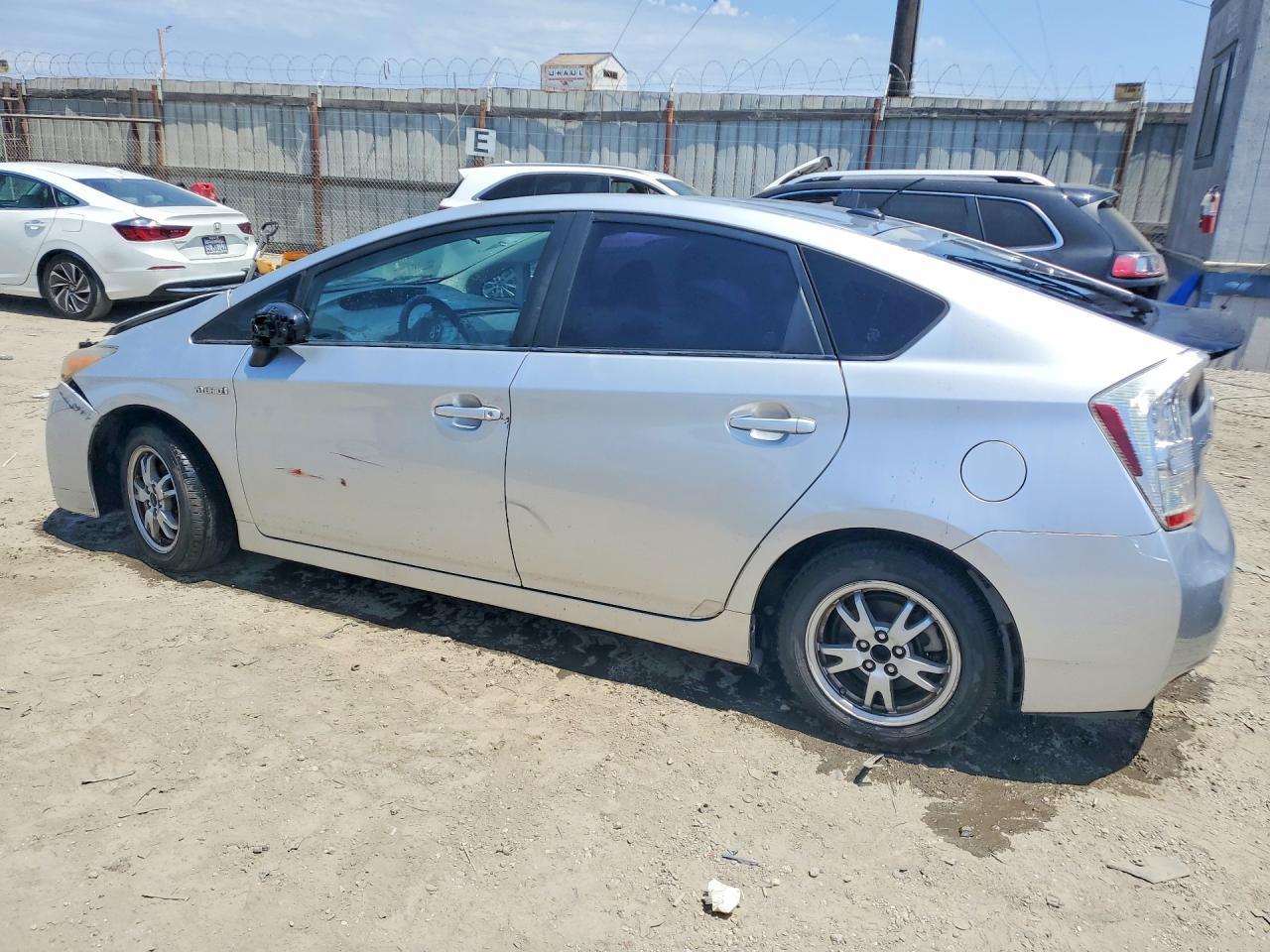 2011 Toyota Prius Two - Фото 2