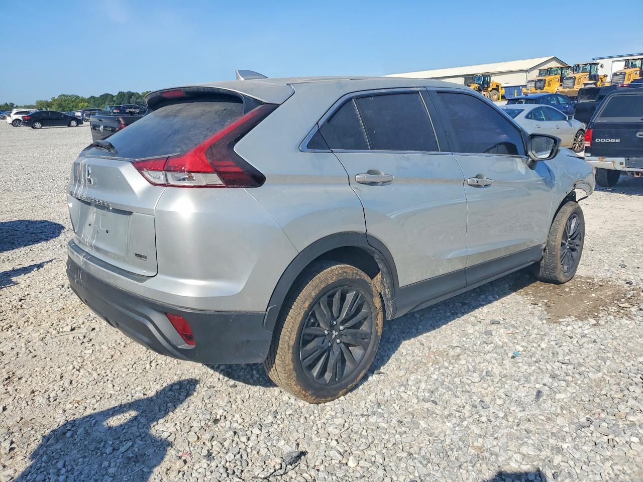 2024 Mitsubishi Eclipse Cross Le - Image 3