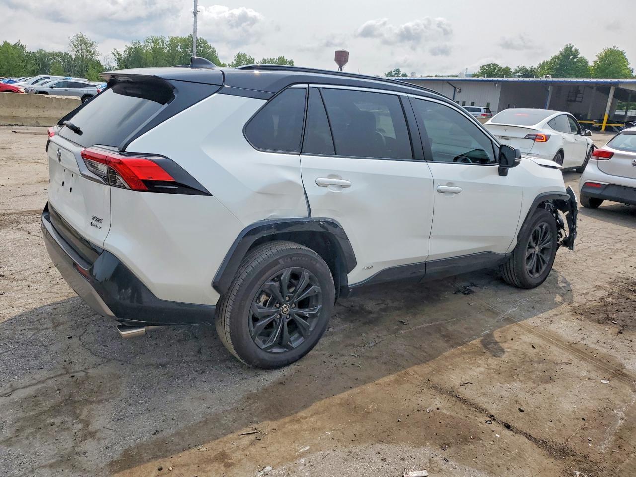 2025 Toyota Rav4 Xse - Image 3