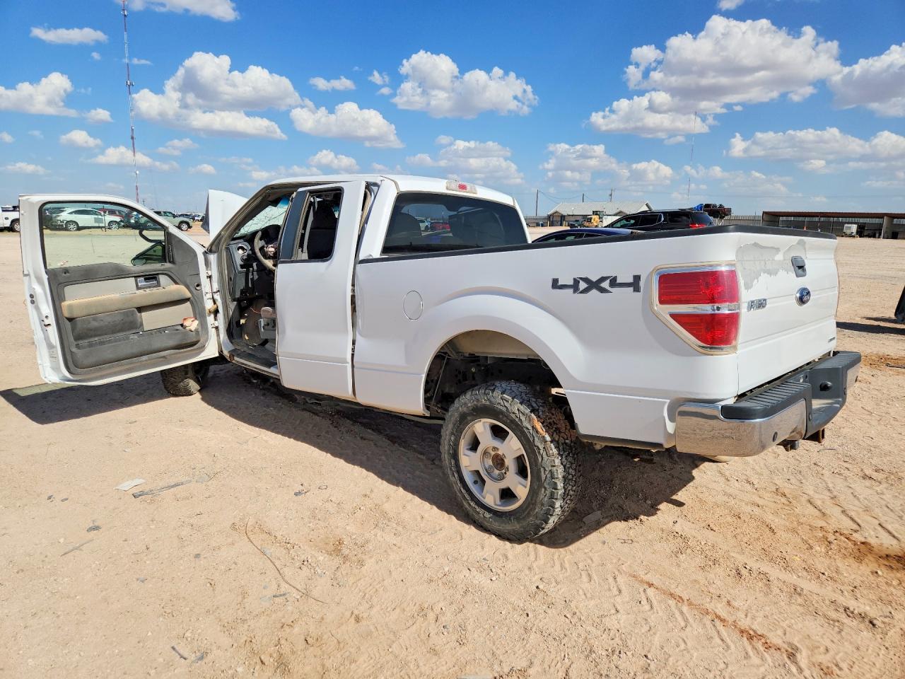 2011 Ford F150 Super Cab - Фото 2