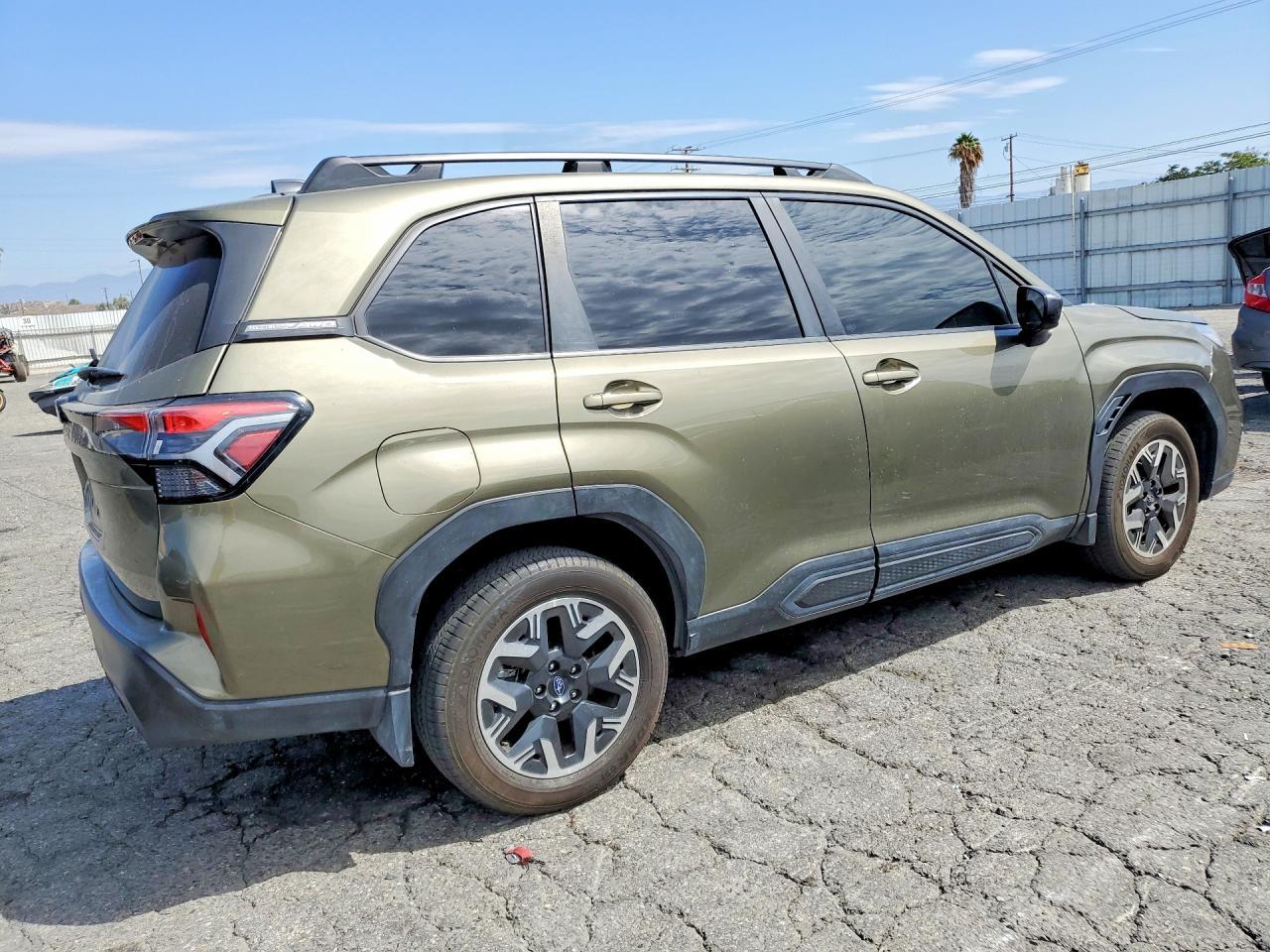 2025 Subaru Forester Premium - Фото 3