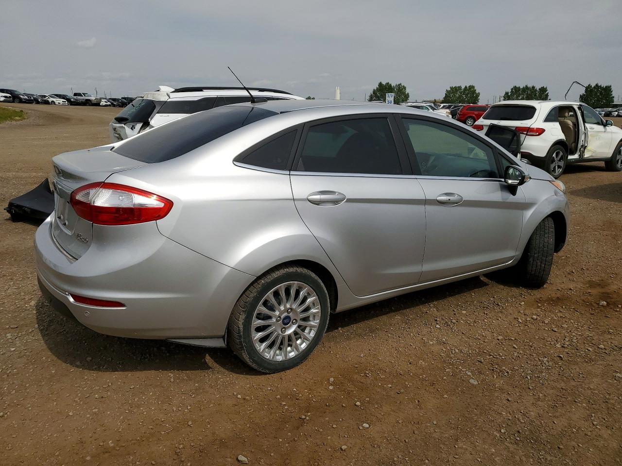 2015 Ford Fiesta Titanium - Фото 3