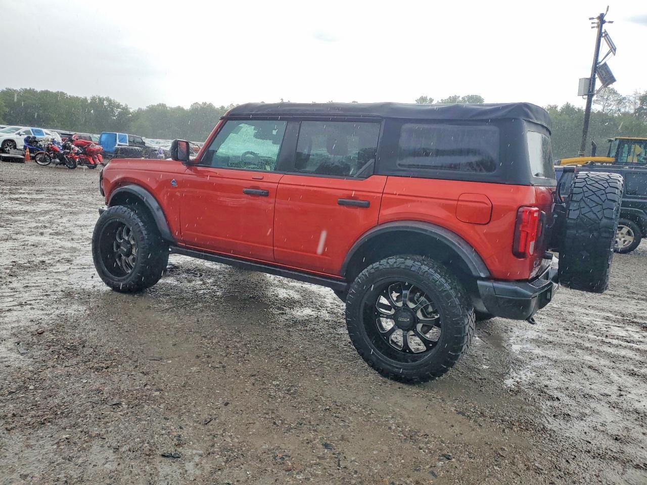 2022 Ford Bronco Base - Image 2