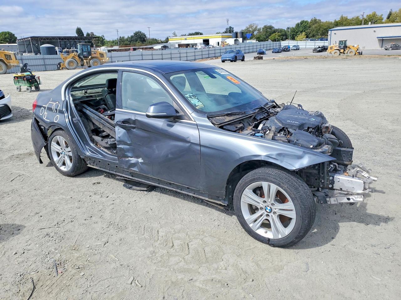 2017 BMW 330 Xi - Image 4