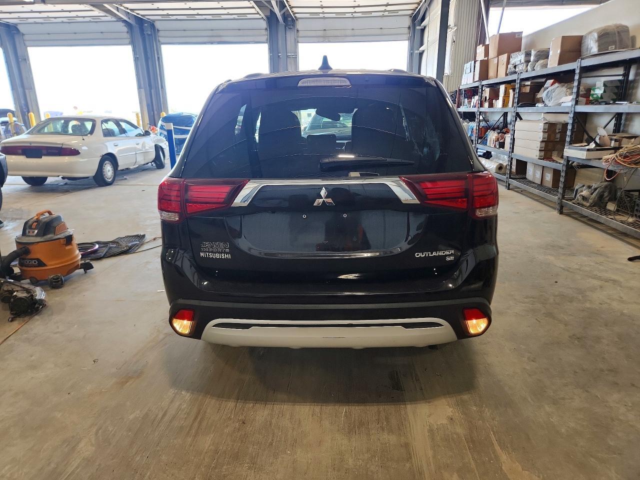 2020 Mitsubishi Outlander Se - Фото 6