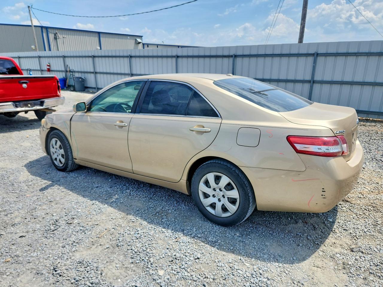 2010 Toyota Camry Le - Фото 2