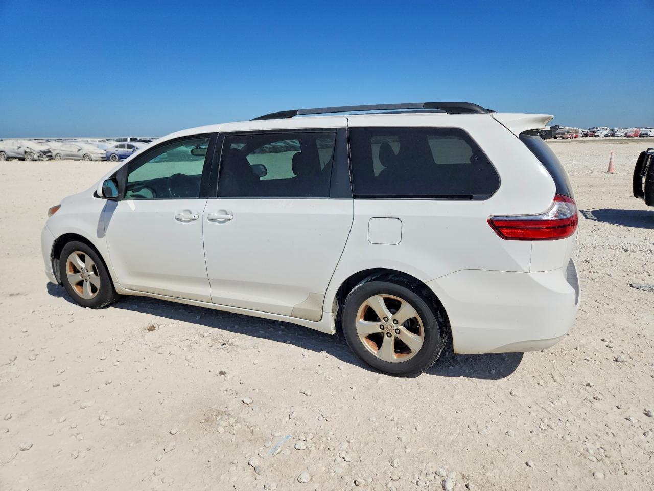 2015 Toyota Sienna Le - Фото 2