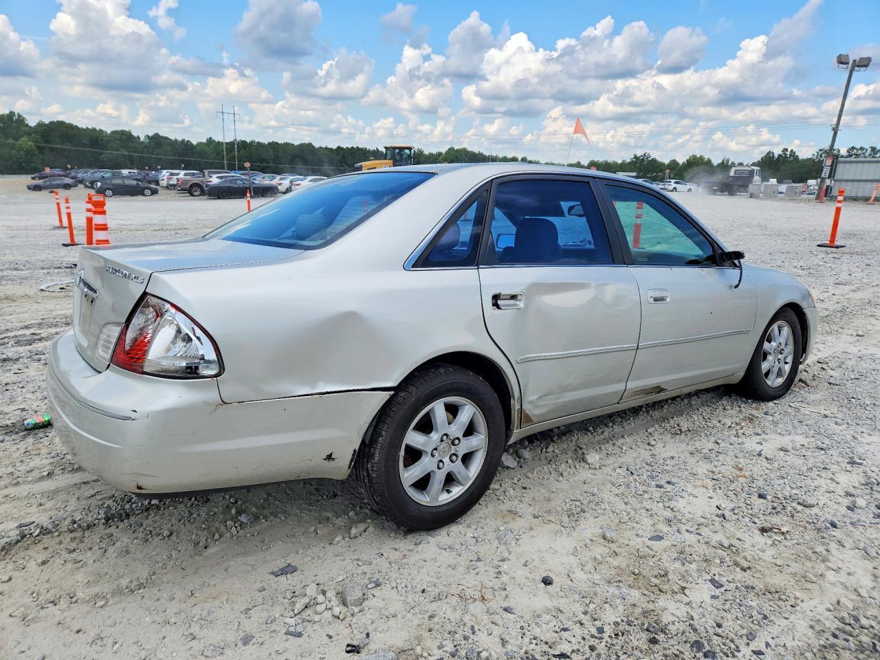 2000 Toyota Avalon Xls - Image 3