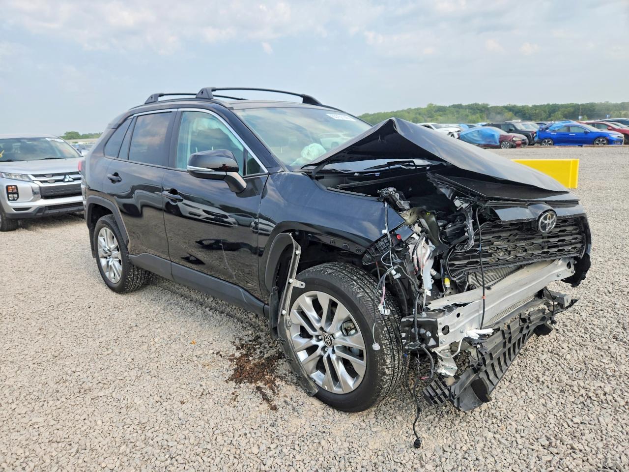 2025 Toyota Rav4 Xle Premium - Image 4