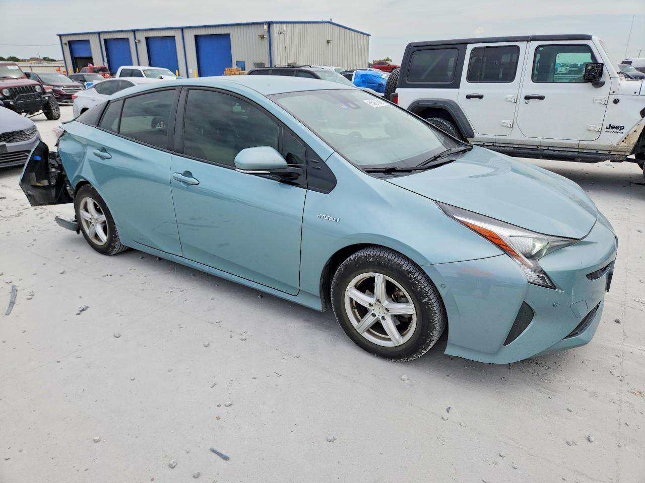 2017 Toyota Prius Two - Фото 4