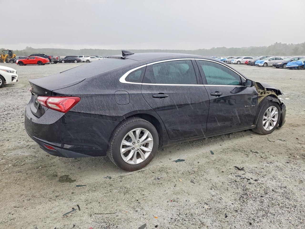 2020 Chev Malibu - Фото 3