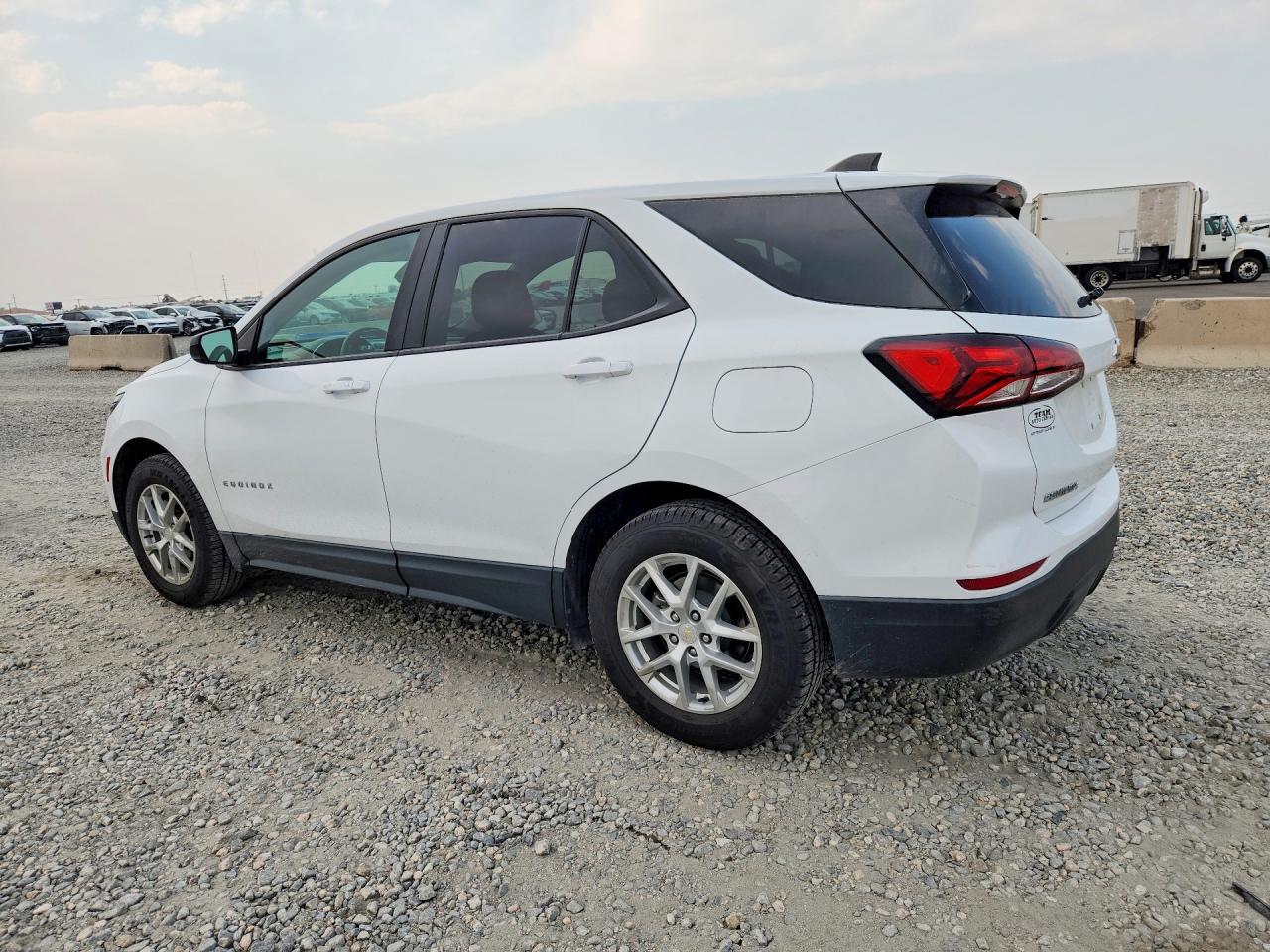 2022 Chevrolet Equinox Ls - Фото 2