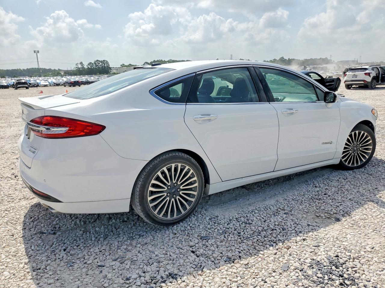 2017 Ford Fusion Titanium Hev - Image 3
