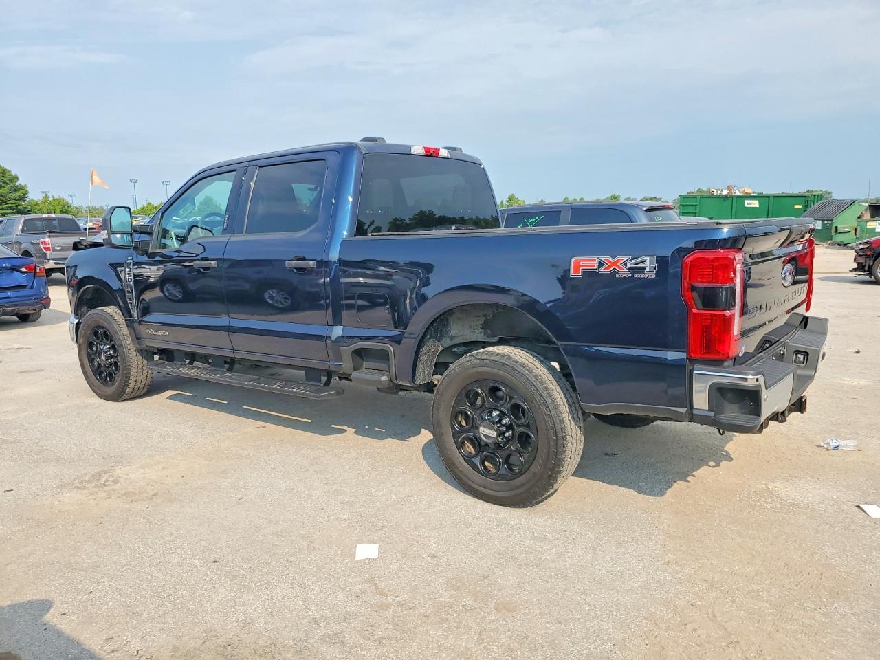 2023 Ford F350 Super Duty - Фото 2