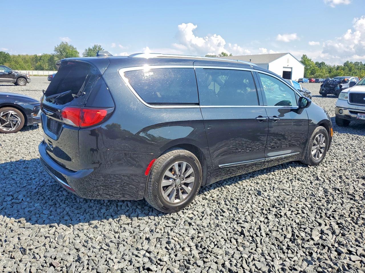 2020 Chrysler Pacifica Touring L Plus - Image 3